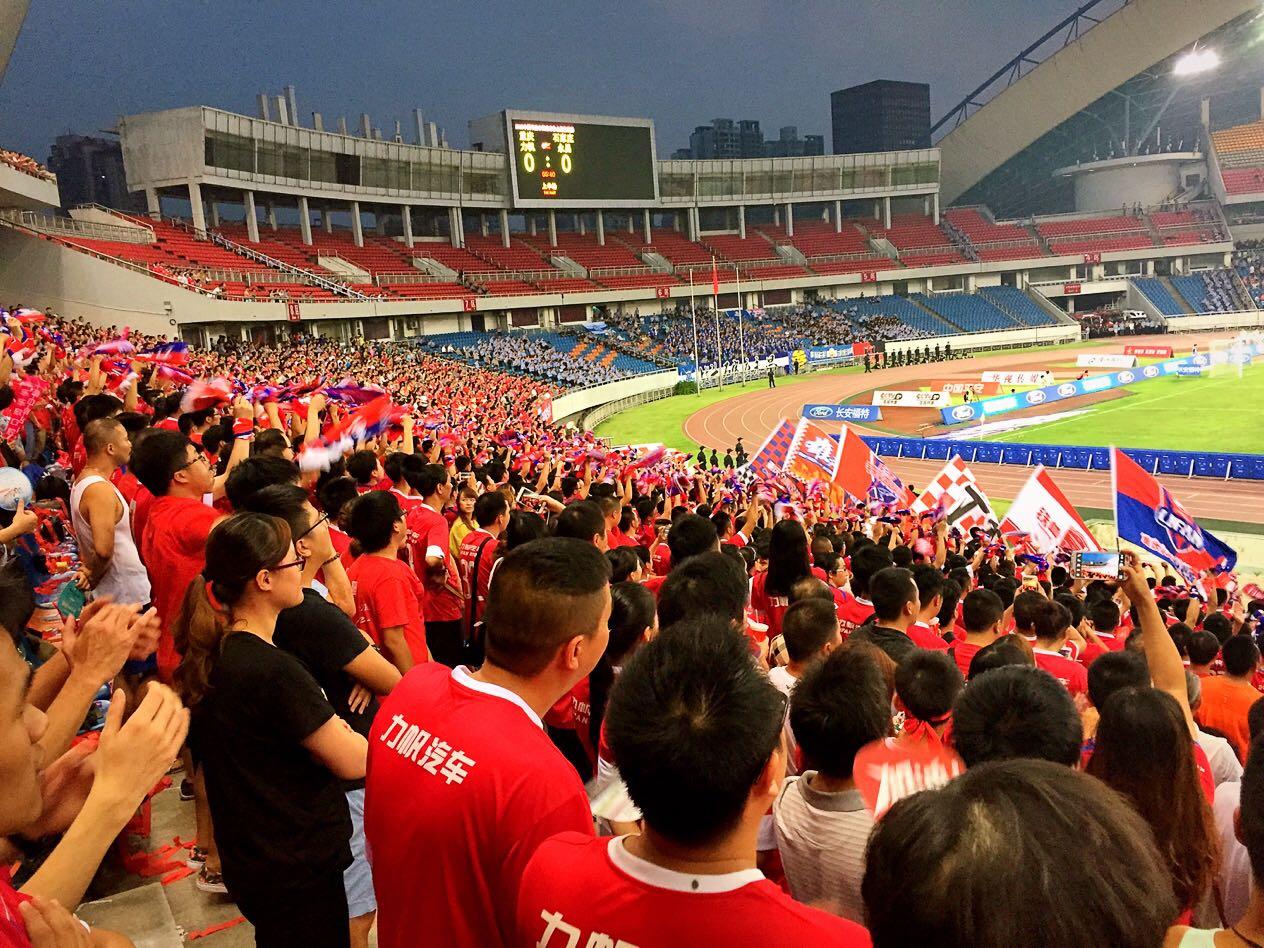 重庆当代力帆取胜北京人和，保持领先位置的简单介绍