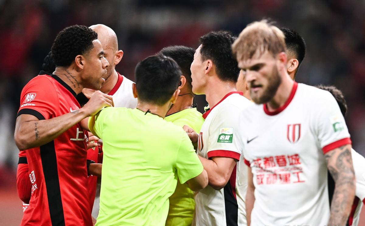 外援连进两球助球队夺冠胜利