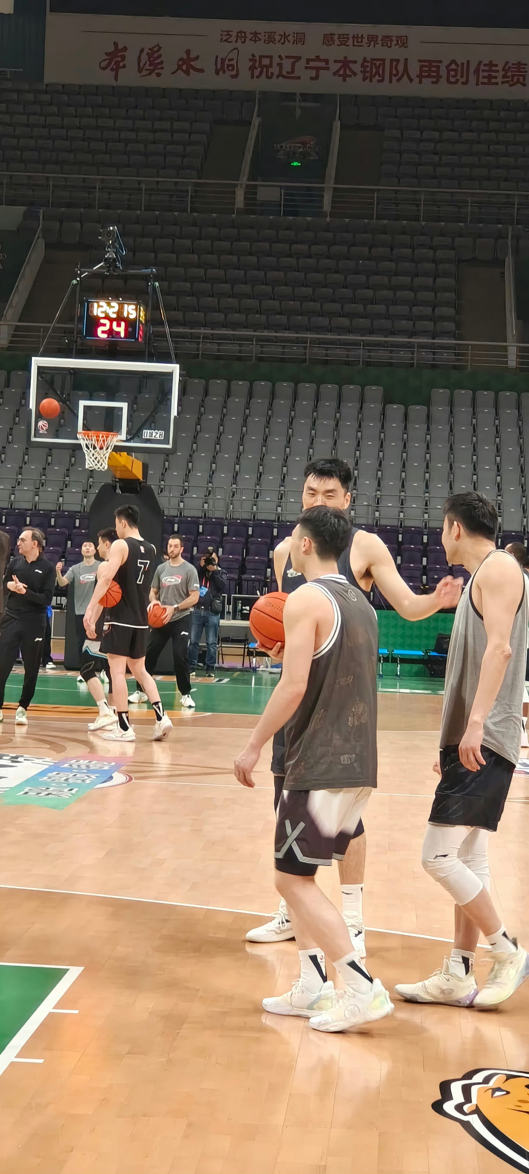 关于辽宁队在场上展现强劲实力，锐不可挡的信息