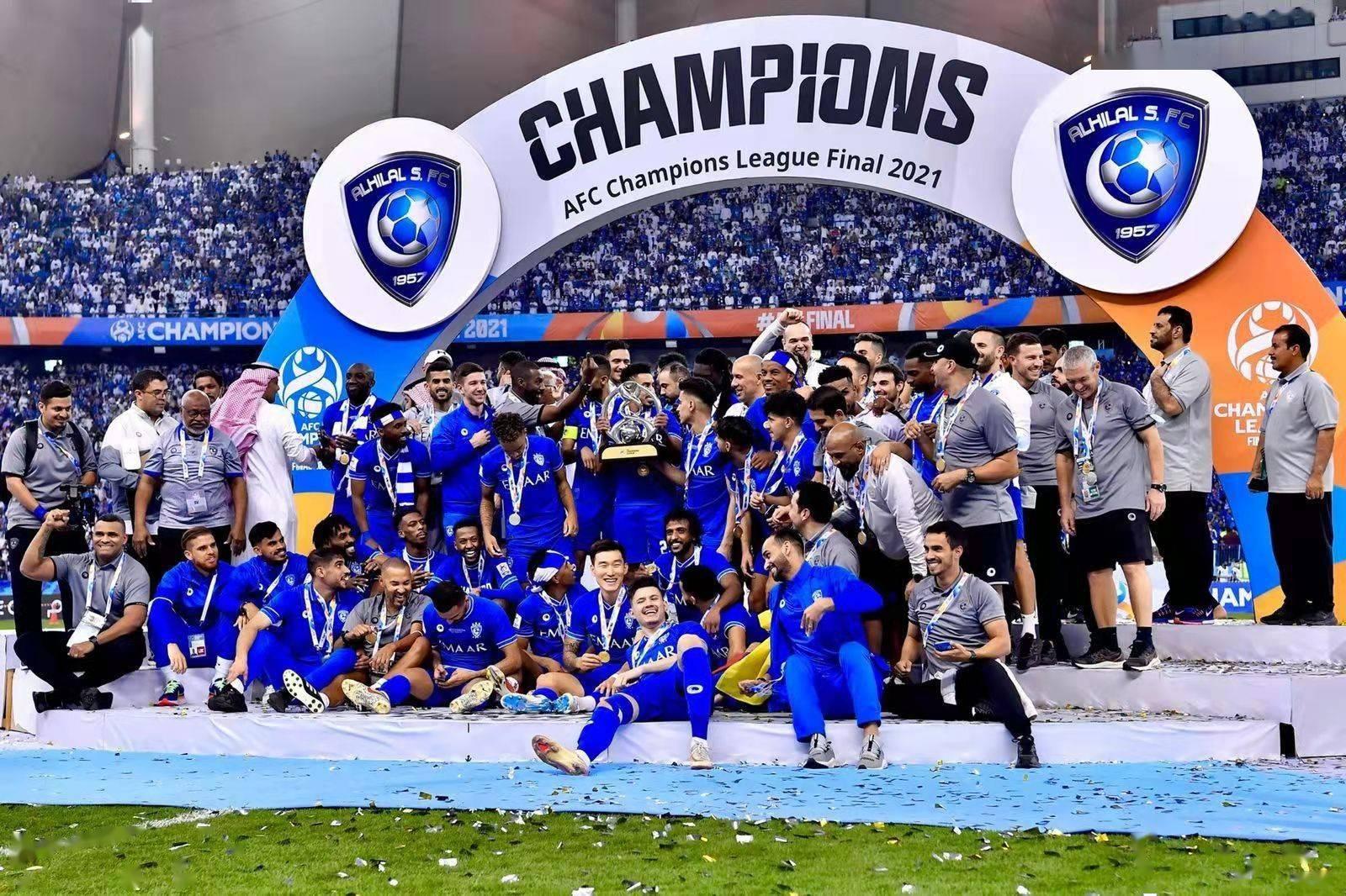 南亚球队庆祝晋级决赛的胜利