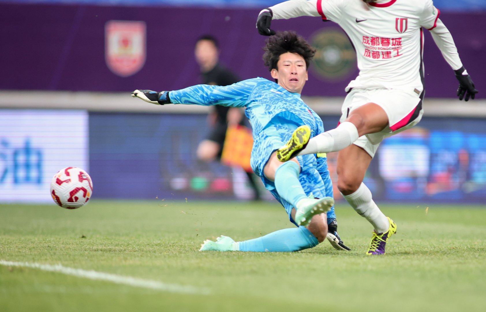 关于青岛黄海将在客场挑战实力强劲的对手的信息