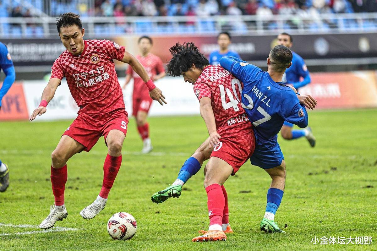 包含外援重磅归来，助阵本土球队冲击足球联赛冠军的词条