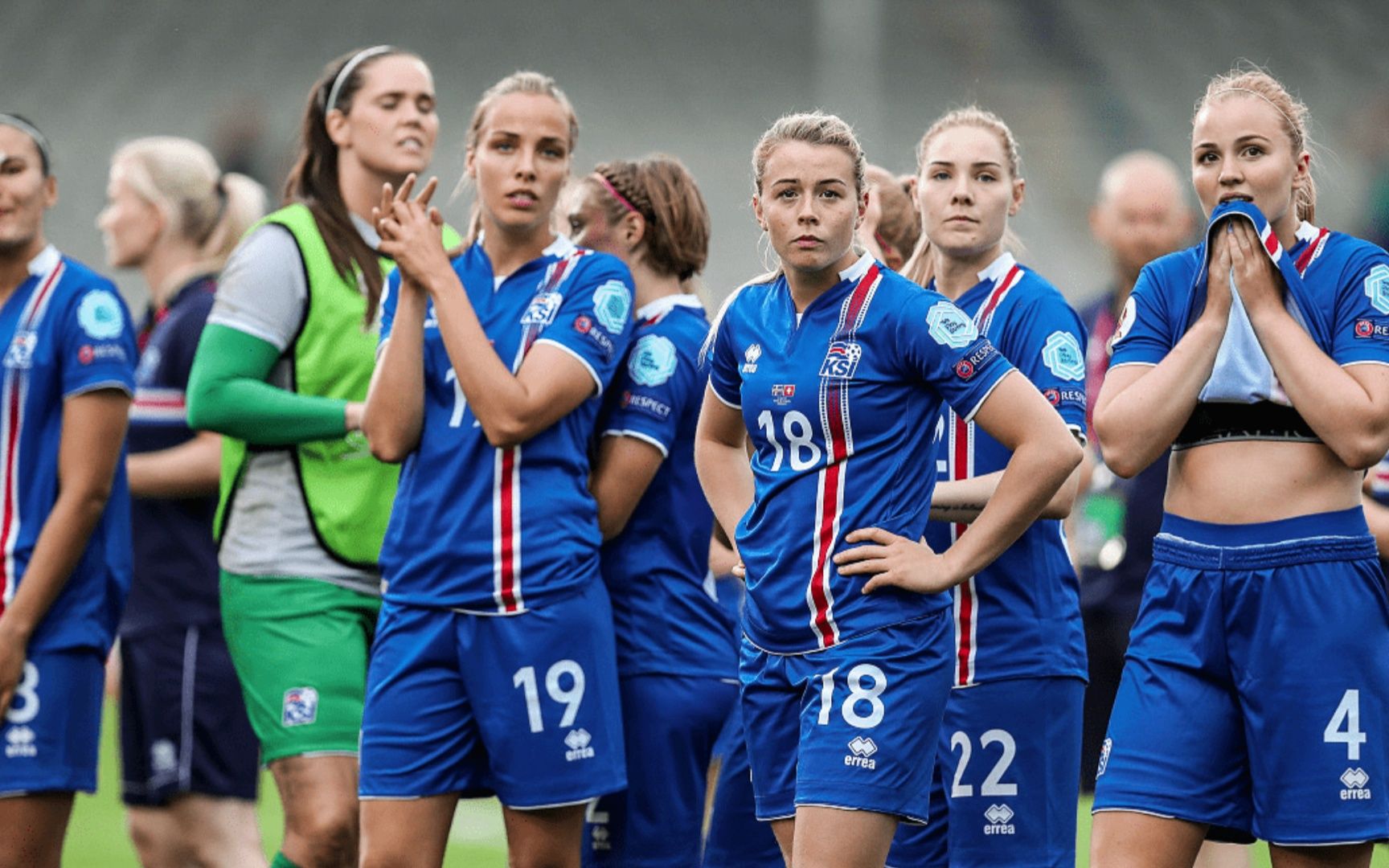 爱游戏亚洲官网-世界女足比赛热火朝天，各队争相角逐