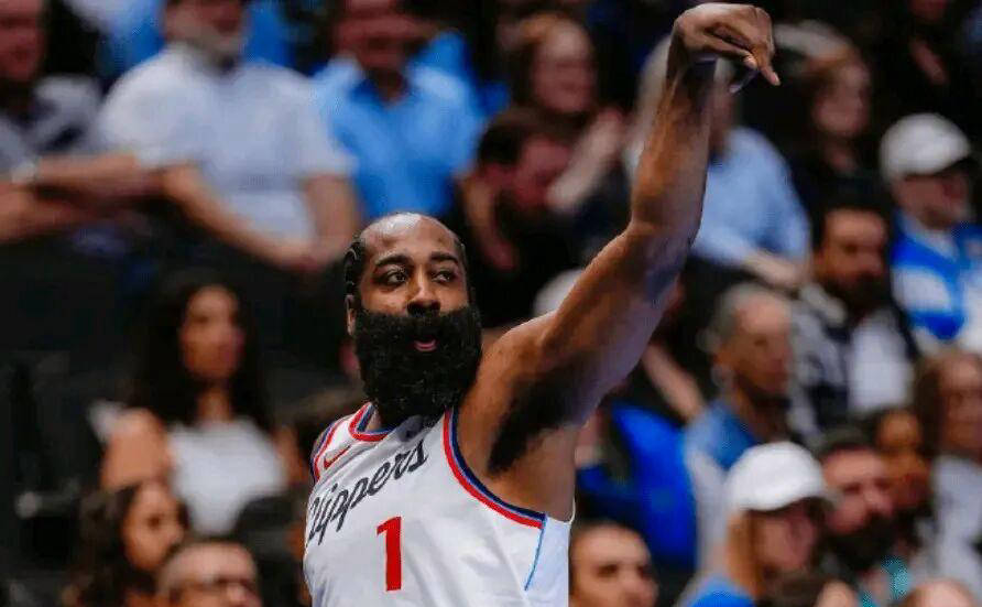 爱游戏官方登录入口-快船老将经验丰富，一人砍下三双得分创佳绩的简单介绍